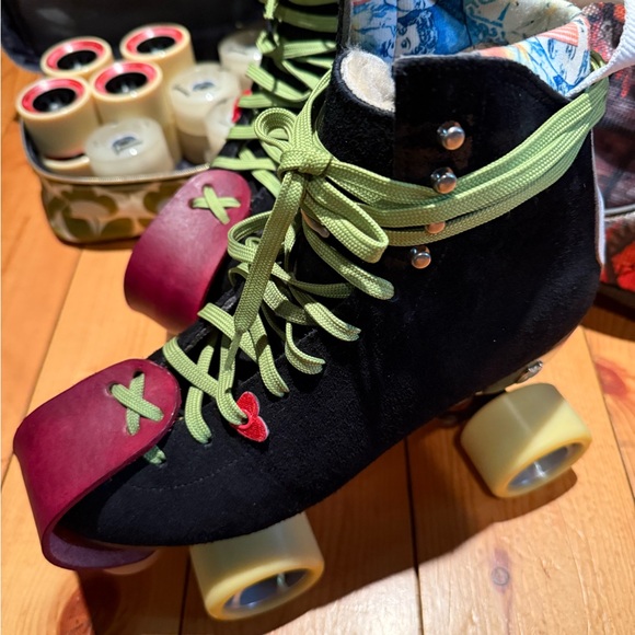 Moxi Black Roller Skates size 7.5 like new - Picture 7 of 11